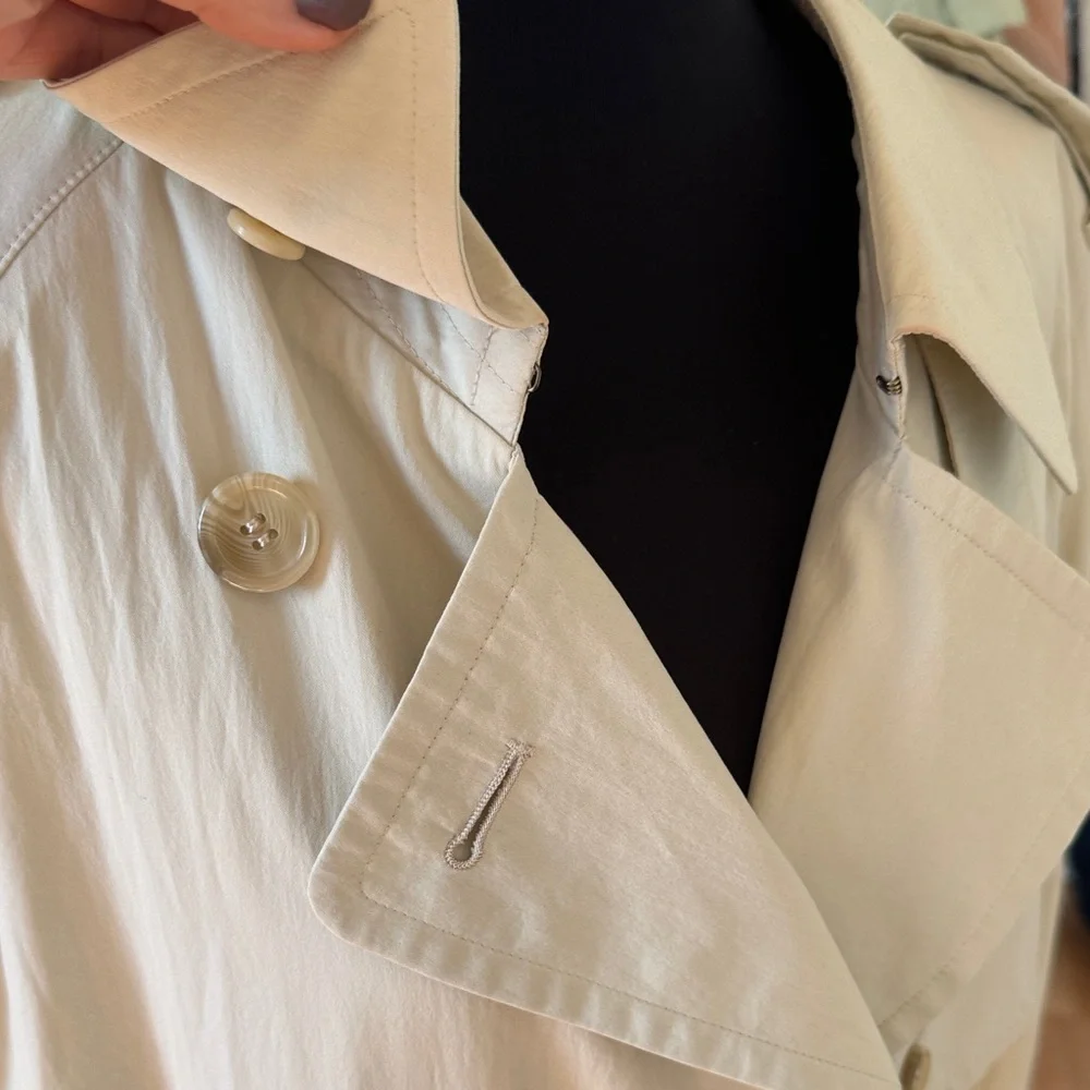 Vintage Burberry Beige Trench Coat with Classic Silhouette,size Large - Picture 8 of 16